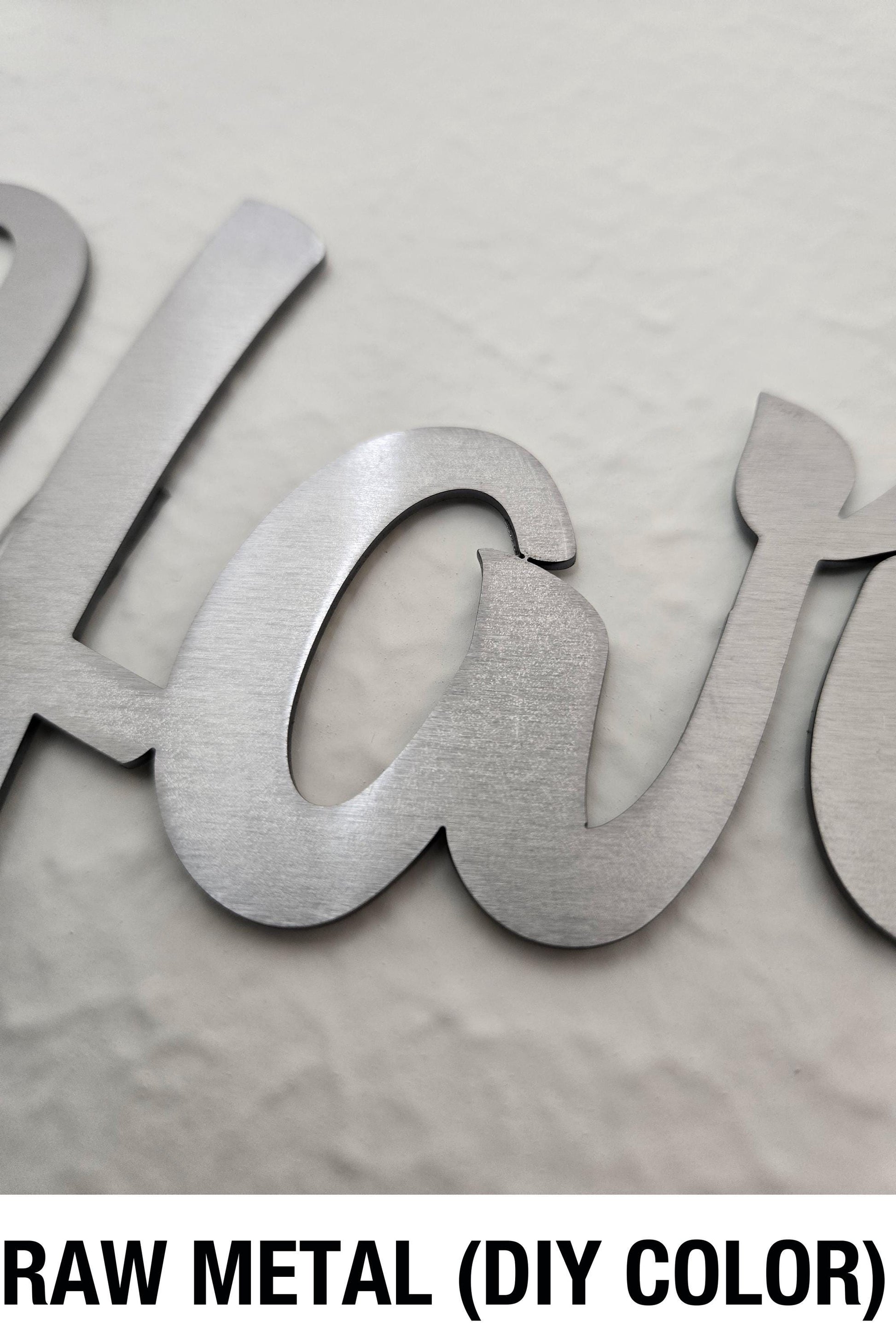 a metal sign that says raw metal diy color